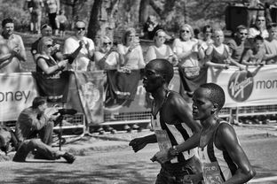 九游jiuyou-非洲锦标赛中，南非队奋勇拼搏，冲击历史第一高光，南非洲杯小组赛